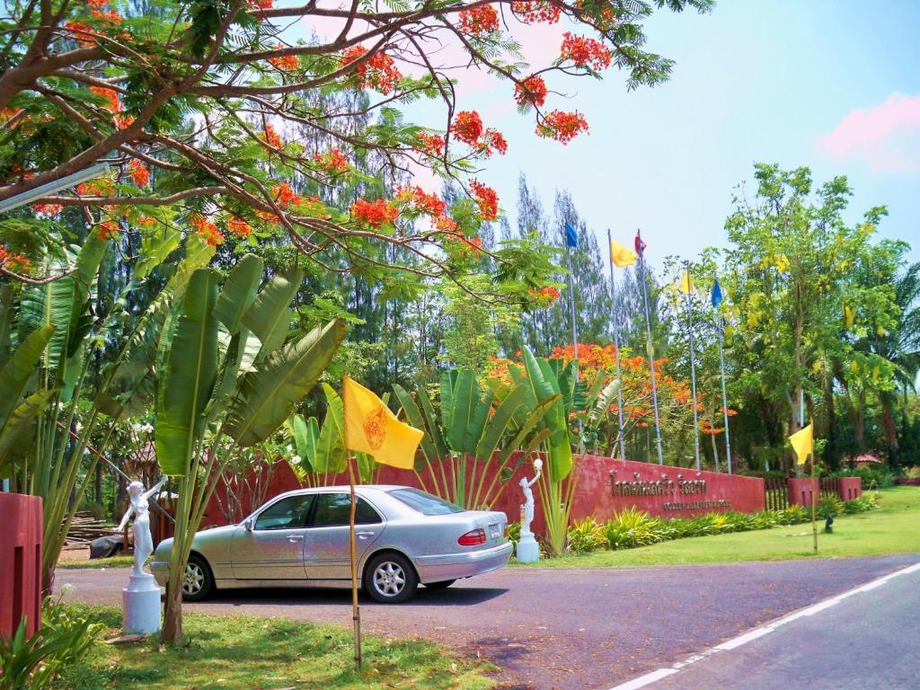 Golden Lake View Boutique Resort Kanchanaburi Luaran gambar