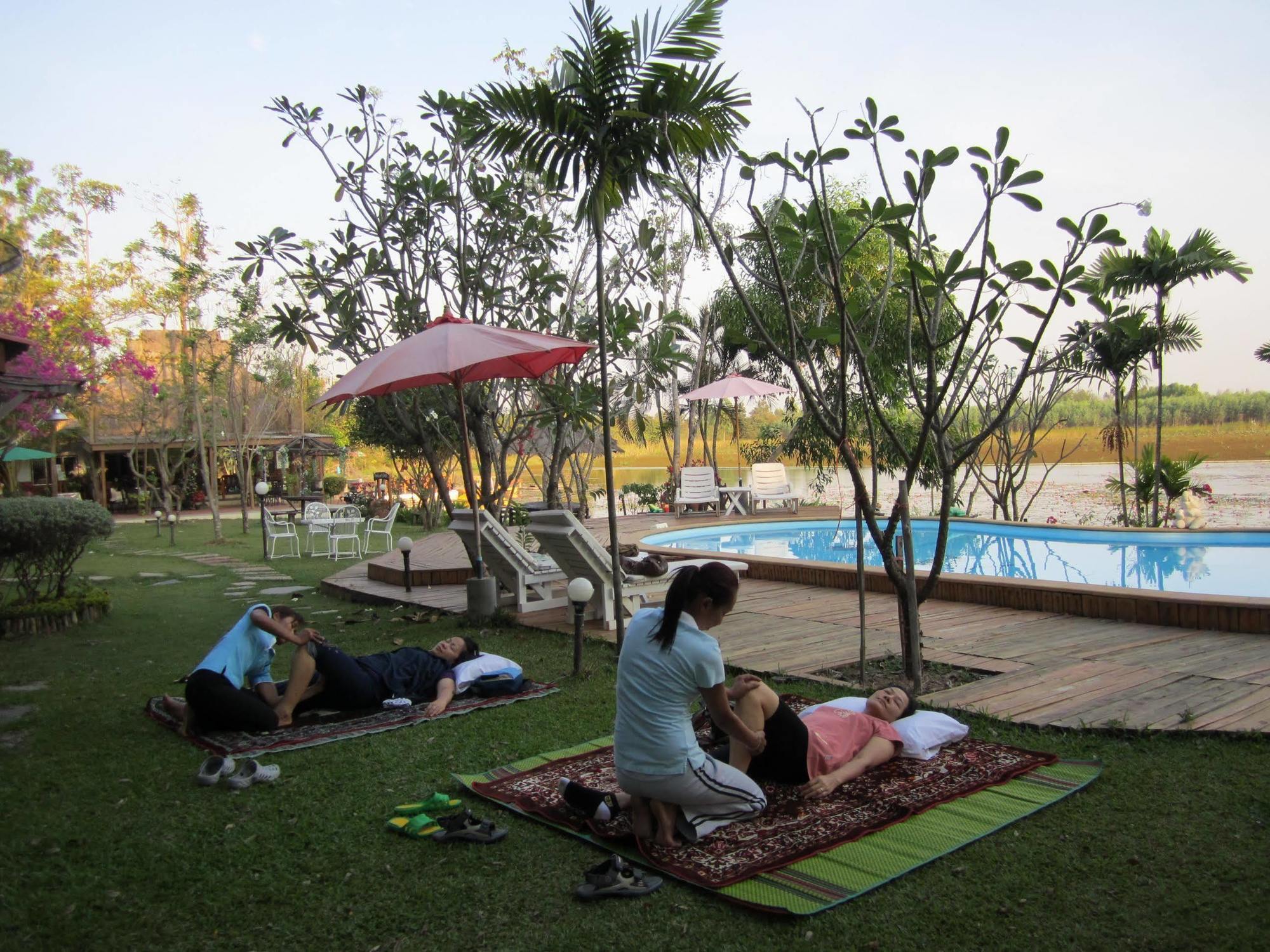 Golden Lake View Boutique Resort Kanchanaburi Luaran gambar